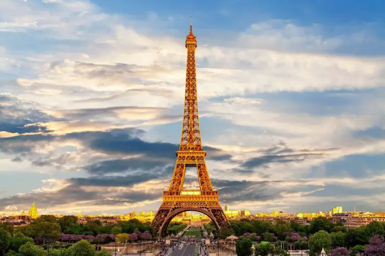 How Much Money Do TEFL Teachers Make in France?
